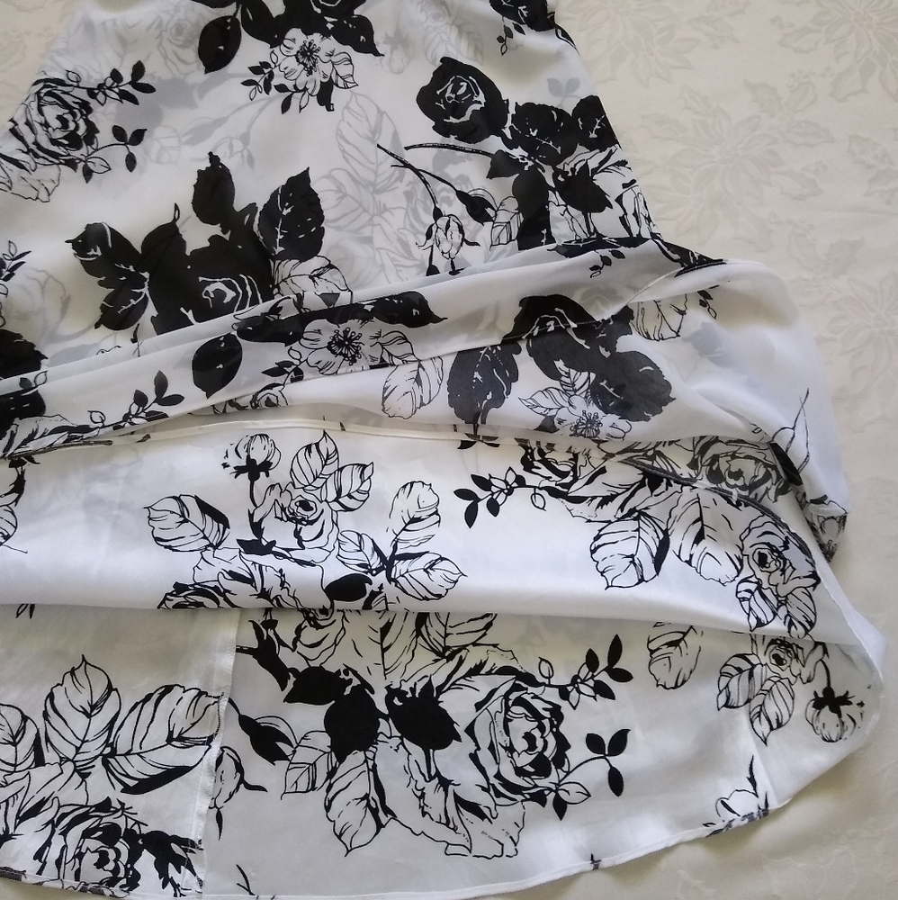 Halter pinup flare floral roses black white dress - Picture 7 of 7